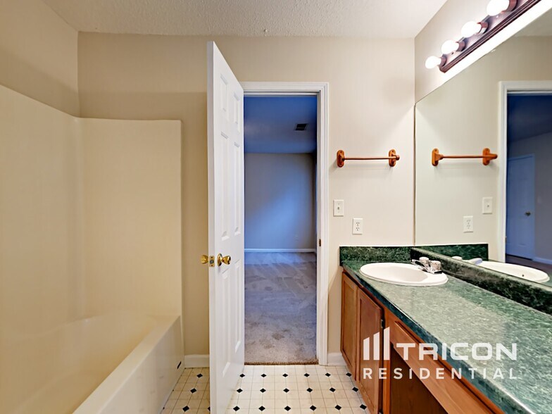 Building Photo - 616 Southern Trace Dr
