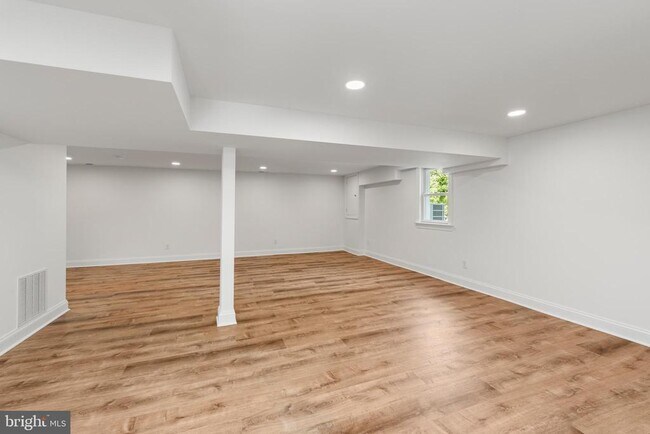 Building Photo - 1213 Clearfield Cir