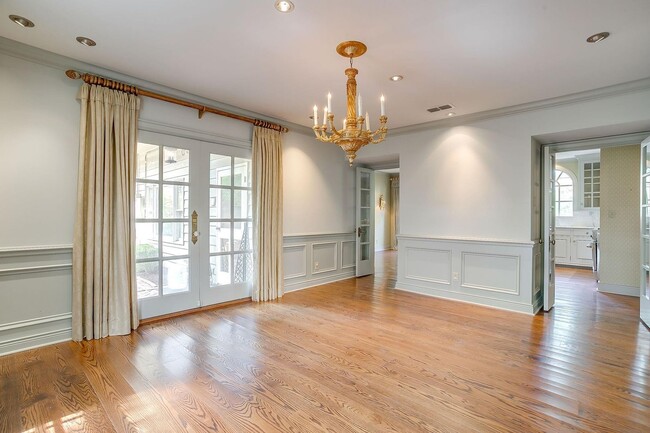 Building Photo - Prime Location- Classic 1936- 3 Bed, 3.5 Bath, Seconds from River Crest Country Club- 76107