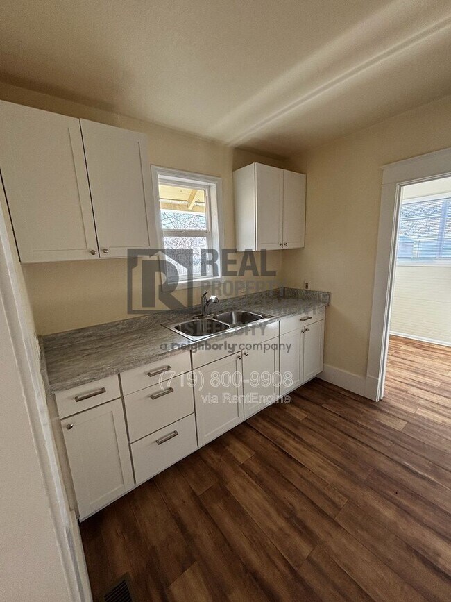 Building Photo - 1205 Carteret Ave