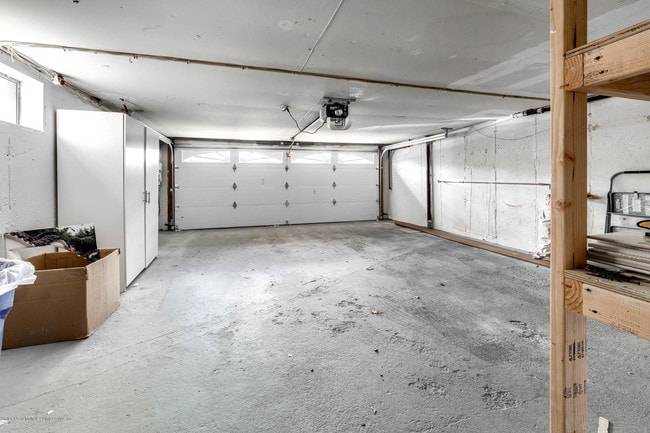 Building Photo - 291 Tanglewood Dr