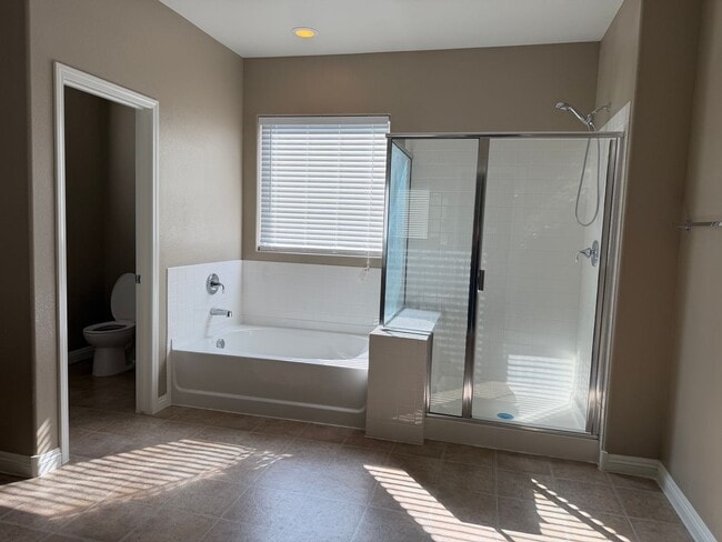 Building Photo - 4bedroom 3 bath 3 car garage