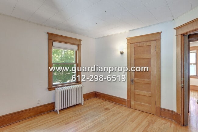 Building Photo - Large House in Hamline Midway Available October 1st, Original Woodwork, Updated Kitchen & Baths, ...