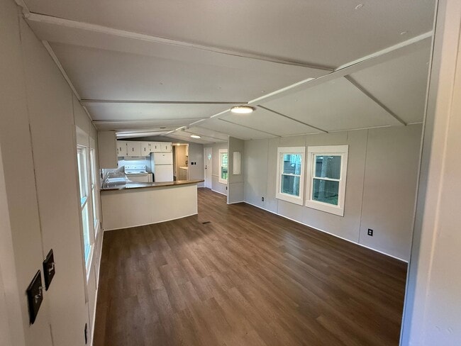 Building Photo - 2 bedroom 2 full bath single wide trailer