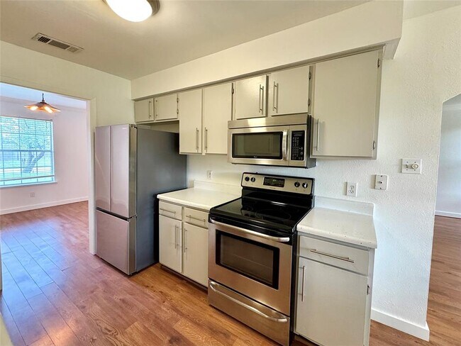 Building Photo - 1501 Greenfield Dr