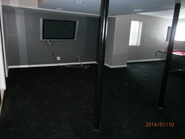 Building Photo - 431 Nelson Dr