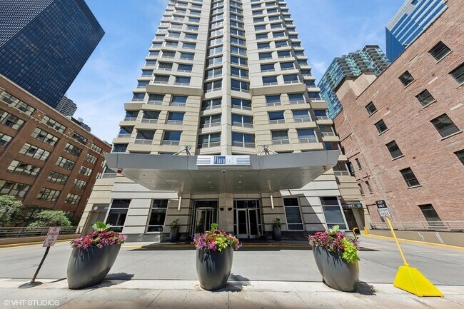 Primary Photo - 440 N Wabash Ave