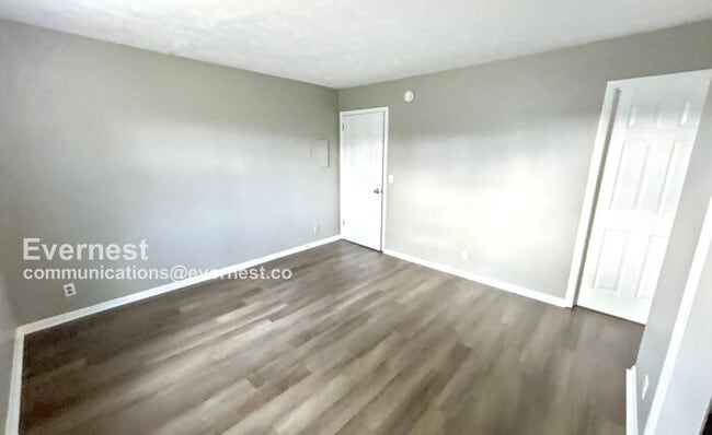 Building Photo - 5112 Linbar Dr