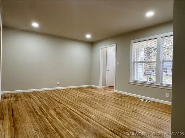 Building Photo - 5308 S Madison Ave