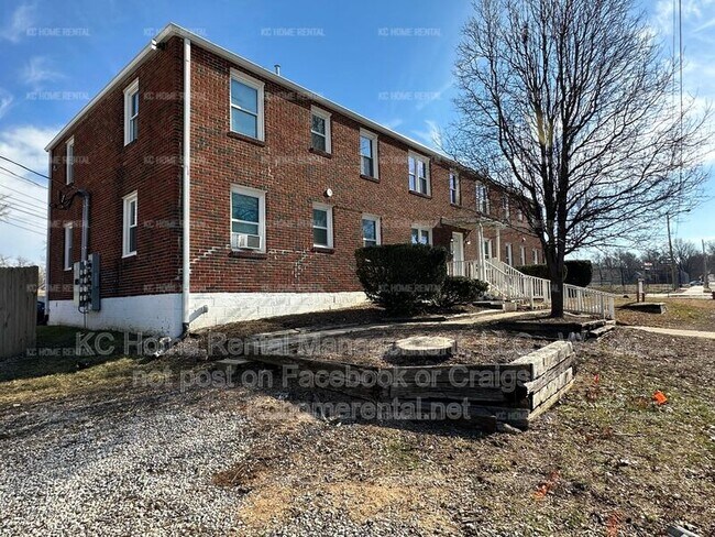 Building Photo - 901 N 16 St