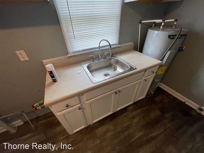 Building Photo - 3 br, 1 bath House - 1308 Poplar St