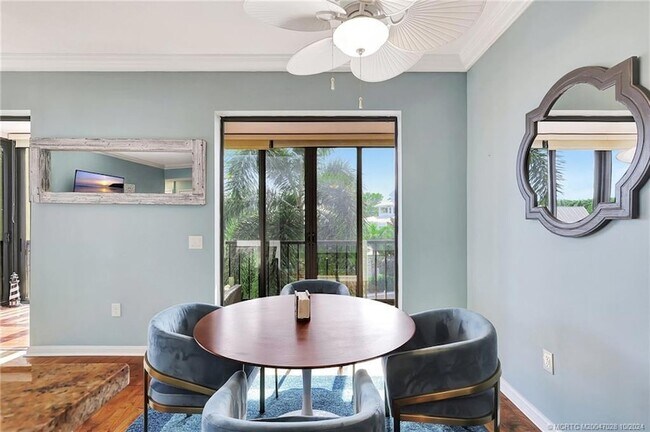 Building Photo - 150 SE Four Winds Dr