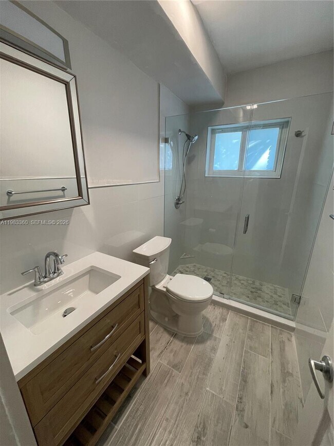 Building Photo - 125 Edgewater Dr