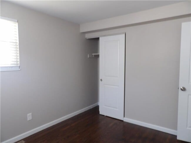 Building Photo - 122 Tracy Ln