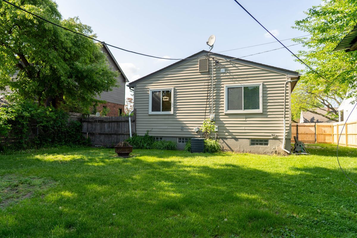 Building Photo - 1517 Pearson St