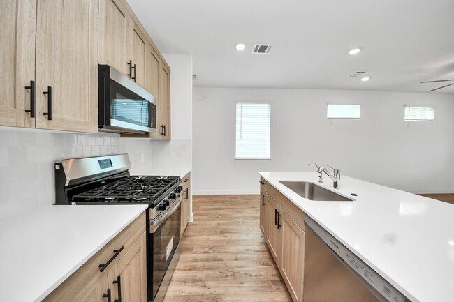 Building Photo - 2138 Olivos St