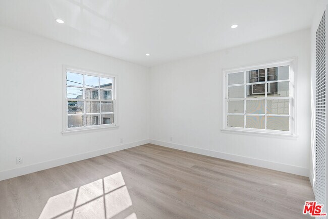 Building Photo - 9216 Alden Dr