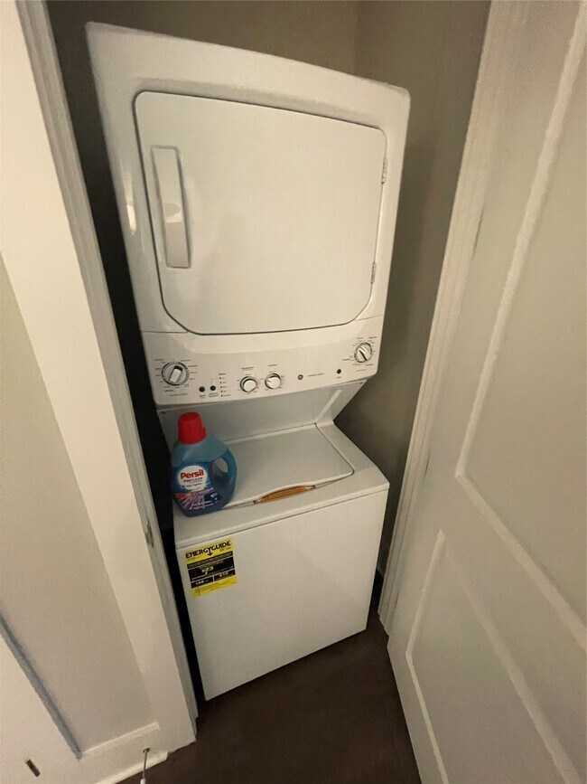 Building Photo - 2727 Houston Ave