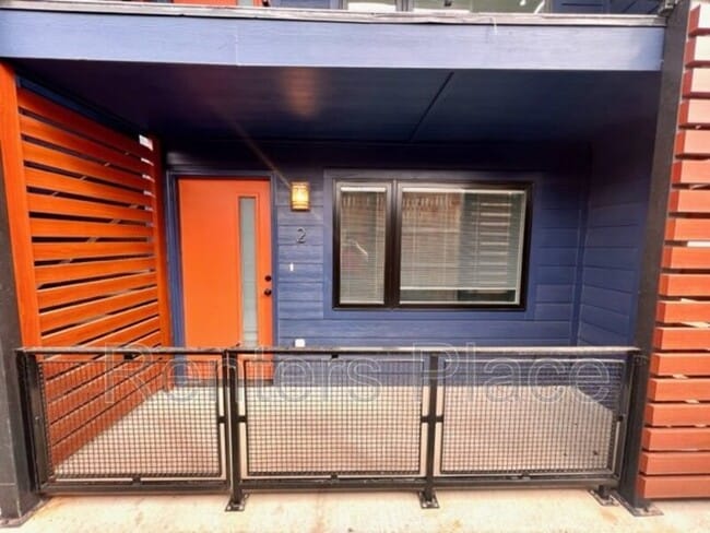 Building Photo - 415 S Victor Ave