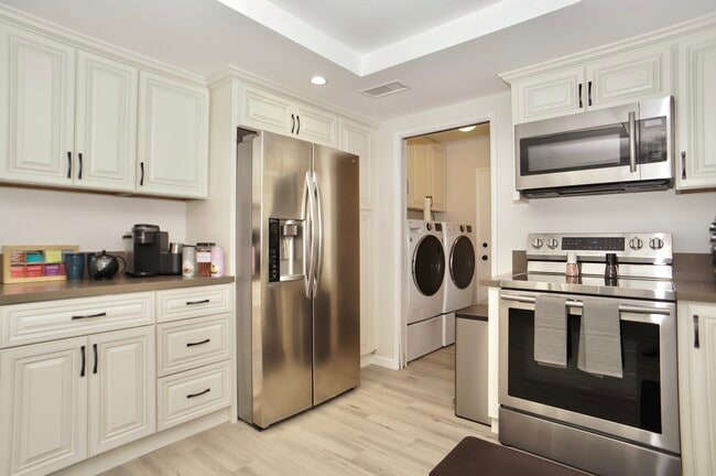 Building Photo - 15341 Vermont St