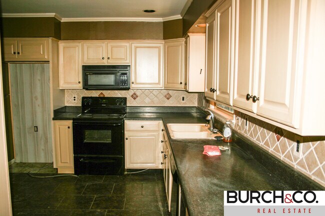 Building Photo - 1515 Kitchen St