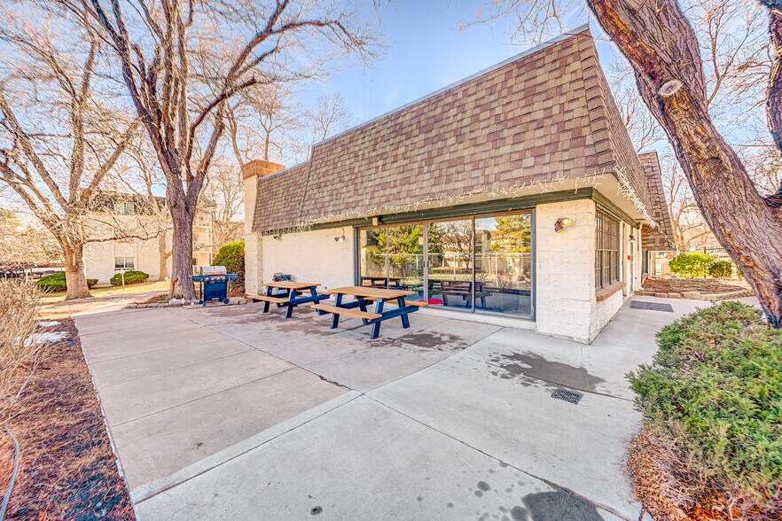 Building Photo - 5770 E Warren Ave
