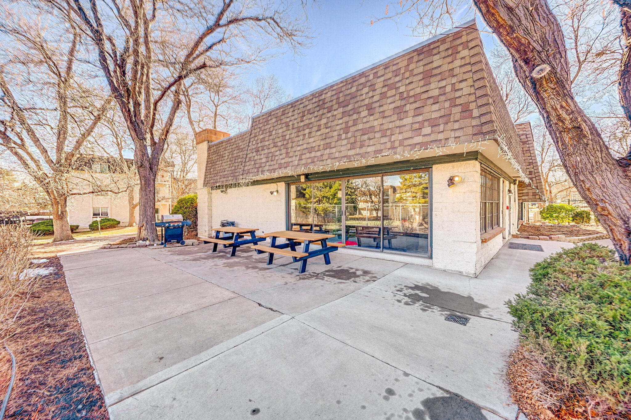 Building Photo - 5770 E Warren Ave