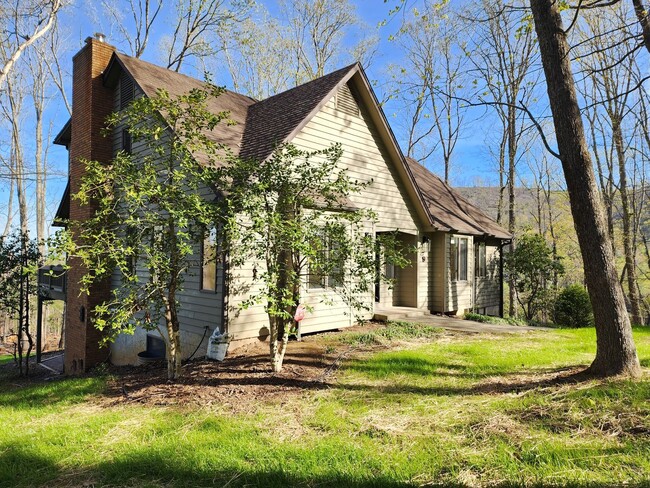 Building Photo - Great Neighborhood Rental-Woodfin