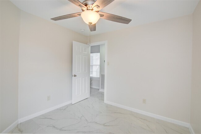 Building Photo - 4427 Waterfall Way