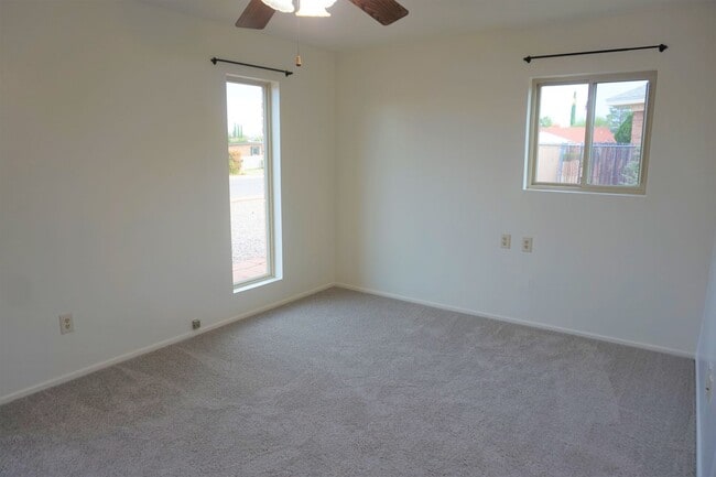 Building Photo - 3 bedroom home