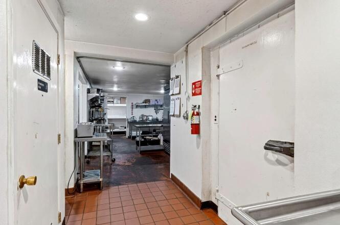 Building Photo - 16451 Golf Rd