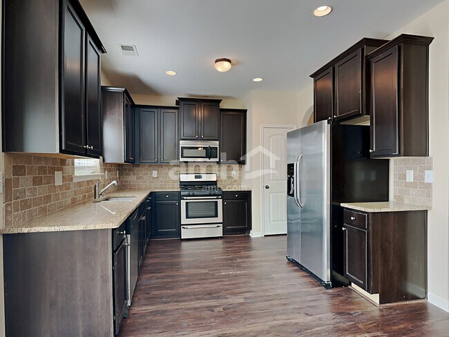 Building Photo - 160 Summit Point Dr