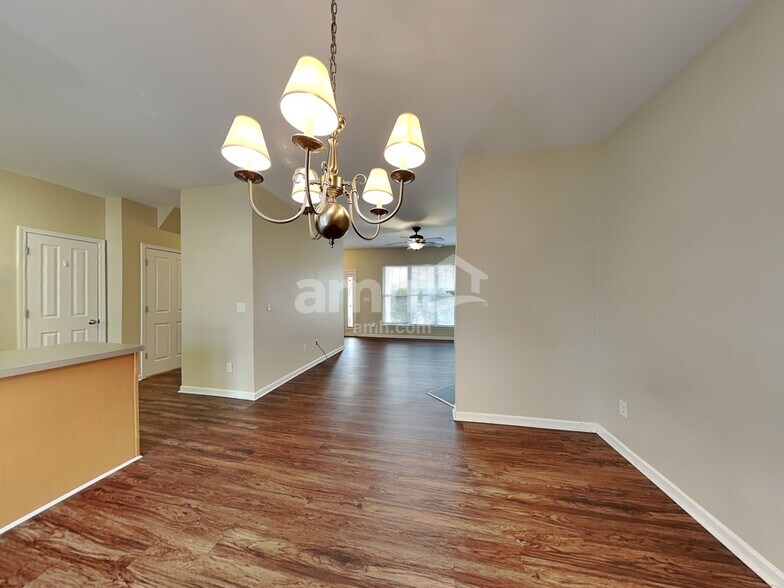 Building Photo - 13644 Swinton Rd