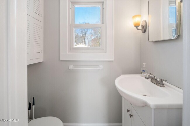 Building Photo - 232 Main St