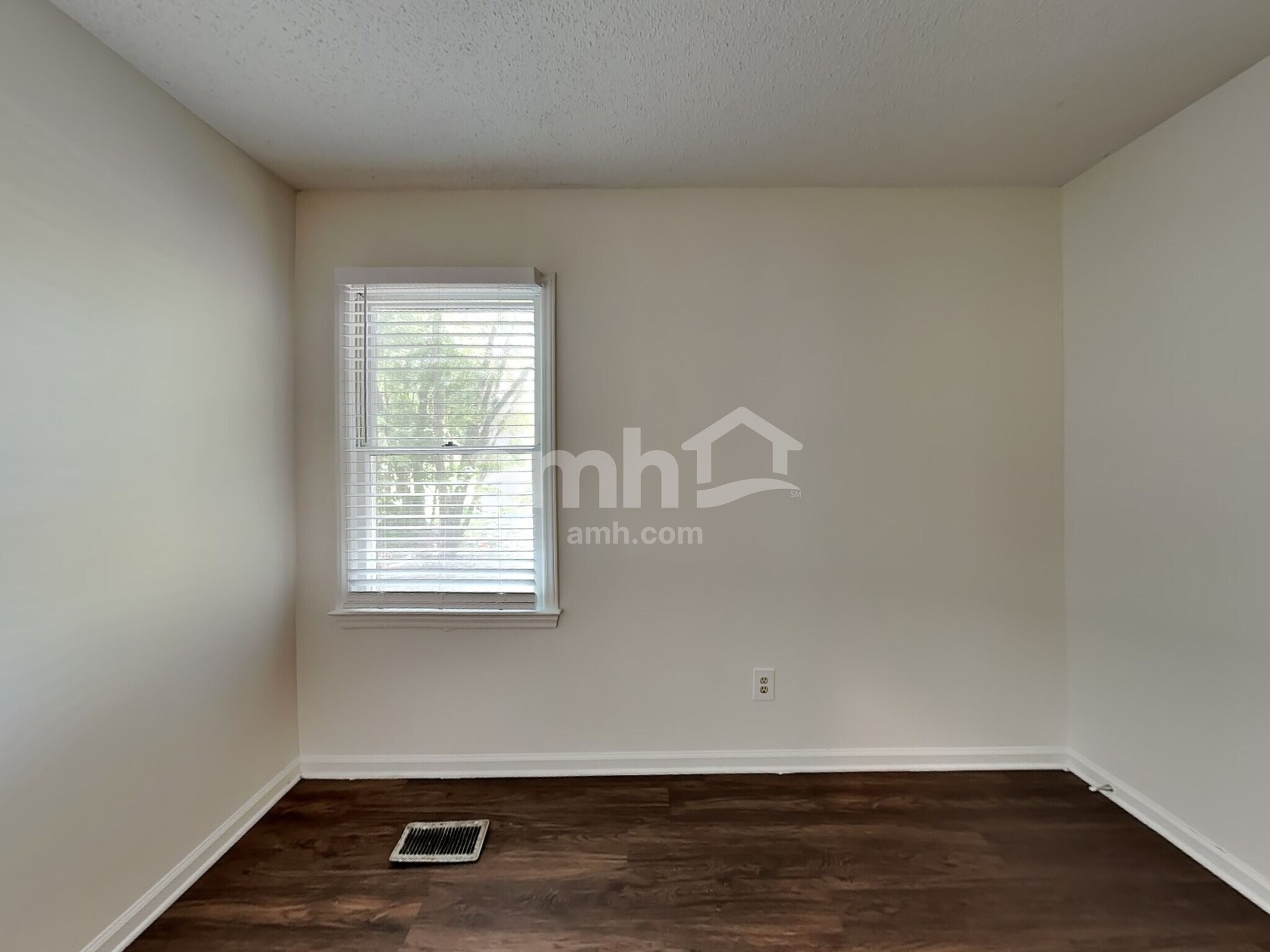 Building Photo - 2601 Briar Ridge Dr