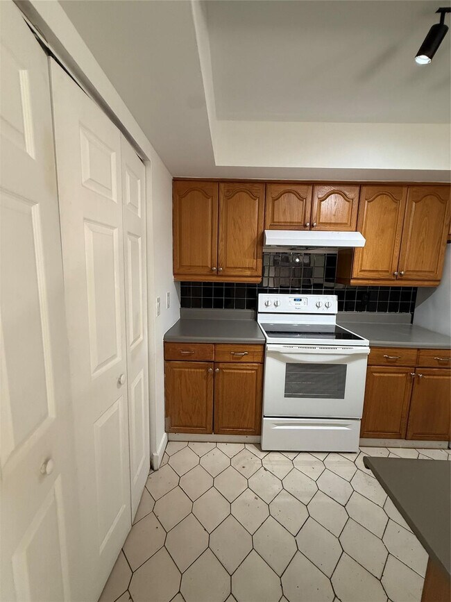 Building Photo - 7427 SW 13th St