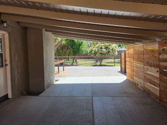 Building Photo - AVAILABLE APRIL - 1 bed, 1 bath renovated units in Santa Margarita