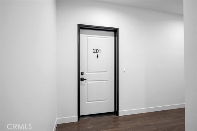 Building Photo - 10657 Moorpark St