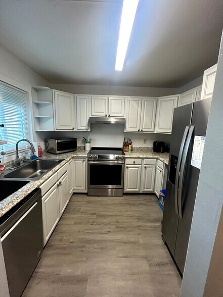 Building Photo - 201 Saint Lucie Ln