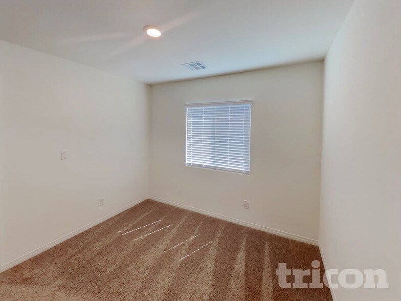 Building Photo - 4944 Amberlyn St
