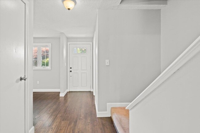 Building Photo - 7 Swift Ln