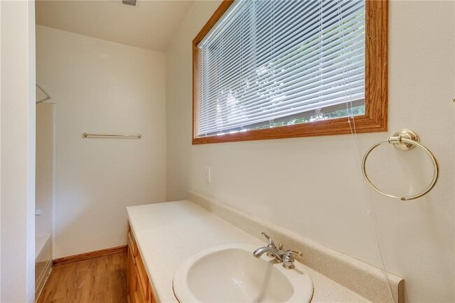 Building Photo - 12401 Knoll Ridge Dr