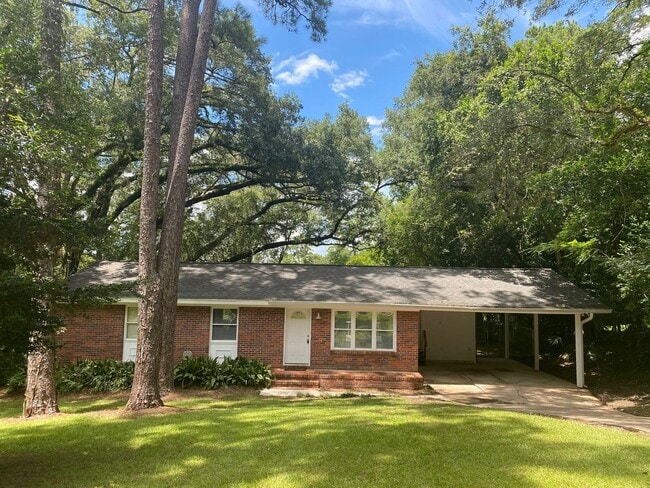 Primary Photo - 1922 Sunset Ln