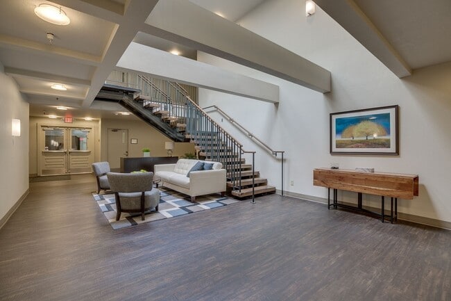 Building Photo - Downtown Mercer Island Condo Available Now!