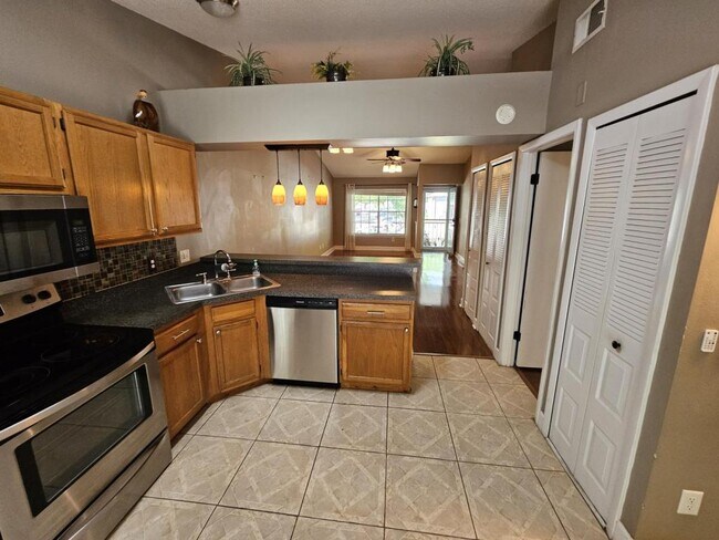Building Photo - 5477 Lake Margaret Dr