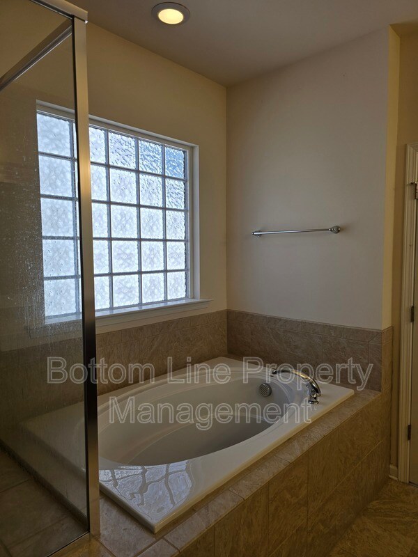 Building Photo - 10708 Sky Chase Ave NW