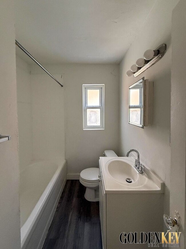 Building Photo - Updated large 3 bed/1.5 bath Westside Home!