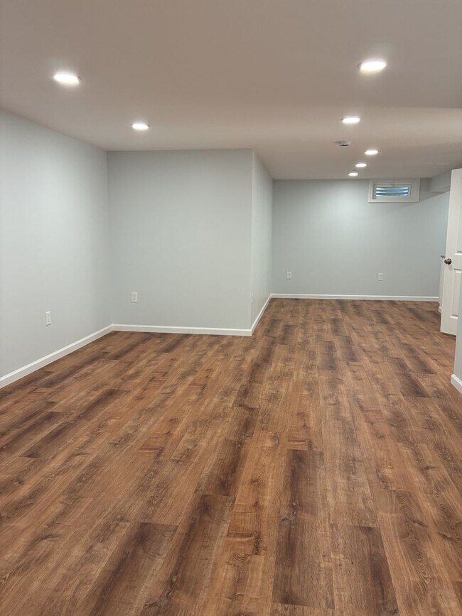 Building Photo - Spacious & Fully Renovated 4-Bedroom Home ...