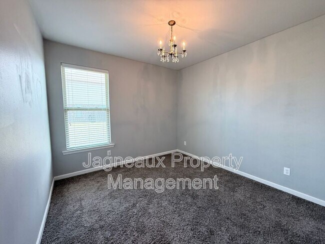 Building Photo - 317 Langley Dr