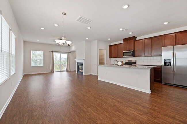 Building Photo - Available Early August! 4 Bed, 3.5 Ba in W...